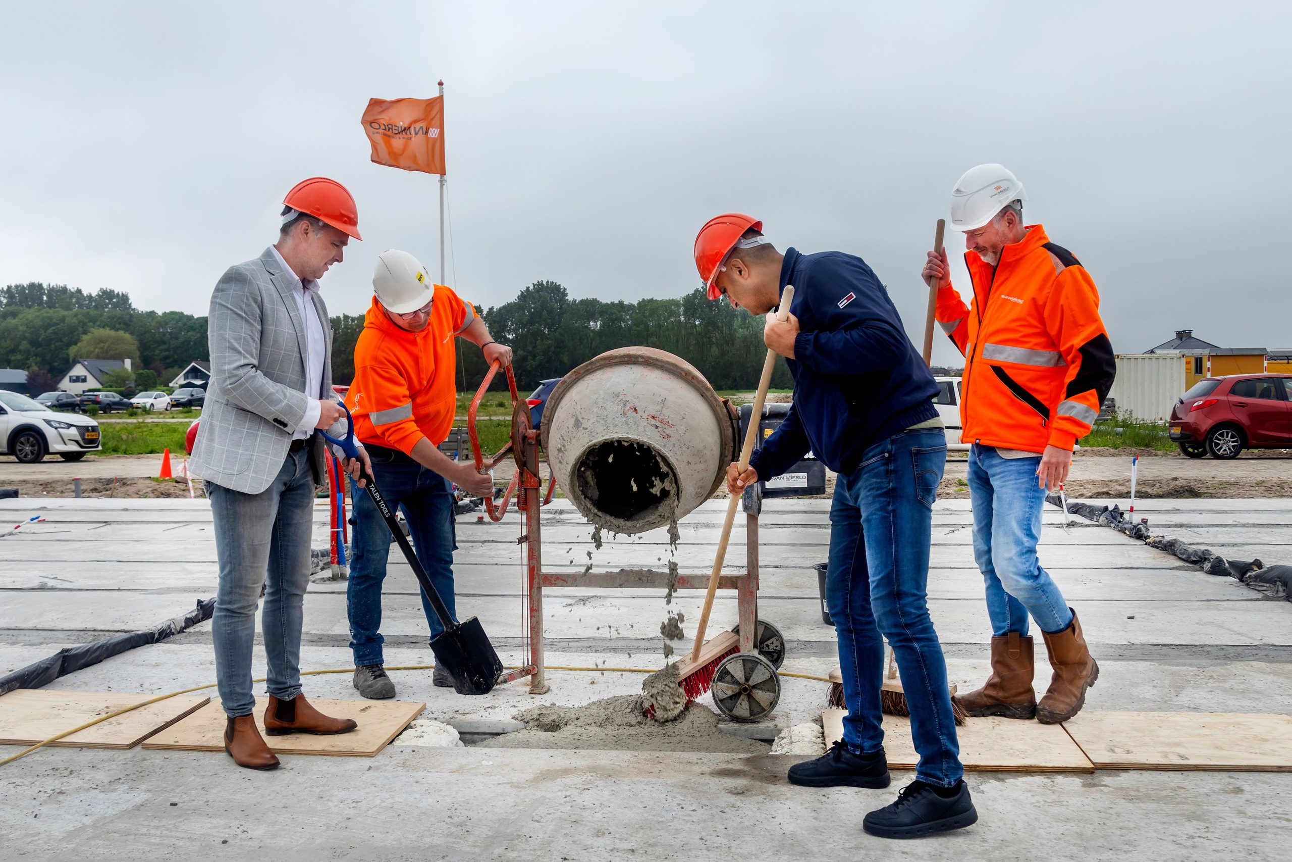Feestelijk startsein Boomgaerde Westmade-Noord Monster