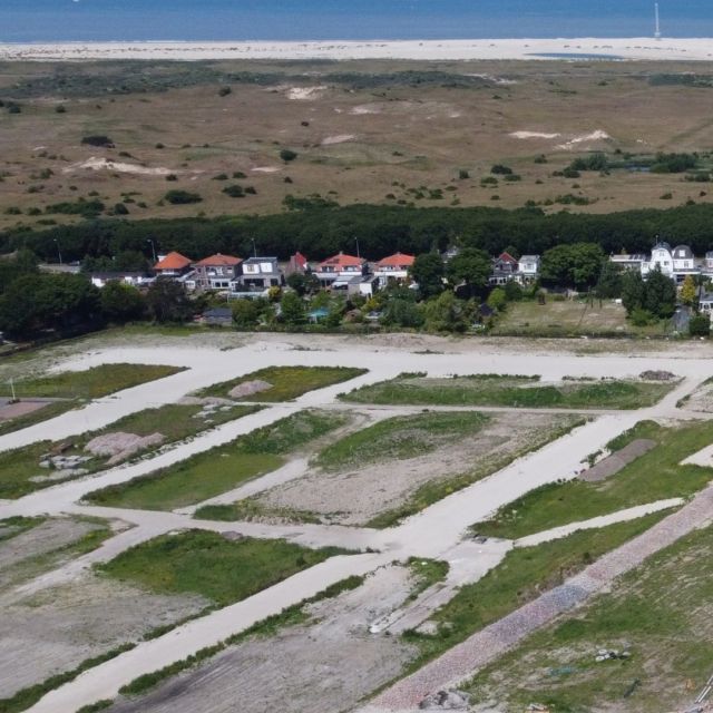 🏡 WOONEVENT DE WESTLANDSE ZOOM 🏡

Droom je ervan te wonen dichtbij het strand, tussen stad en land? Het is mogelijk op een unieke locatie in Monster: Westmade-Noord. Je kan hier je woondromen waar maken. Bijvoorbeeld in de nieuwbouwprojecten Noorderduin en Boomgaerde. Liever zelf een kavel laten bebouwen? Ook dat is mogelijk op deze locatie. 

Morgen, tijdens het Woonevent De Westlandse Zoom, kan je informatie ophalen en je vragen stellen over de verschillende nieuwbouwprojecten in Monster (en Poeldijk). Betrokken projectontwikkelaars en makelaars presenteren het actuele woon- en kavelaanbod met een grote keuze aan woningtypen en kavels. 

Tijdens het Woonevent is het ook mogelijk de bouwlocatie Westmade-Noord te bezoeken. Zo kan je het wonen achter de duinen ter plaatse kan ervaren. 

Kom je ook langs? 
🕔 zaterdag 13 mei 2023 10.00 - 14.00 uur
📍 Projectbureau OBWZ - Haagweg 33D1 in Monster.

ℹ️ Meer informatie:
http://www.dewestlandsezoom.nl/zaterdag-13-mei-a-s.../